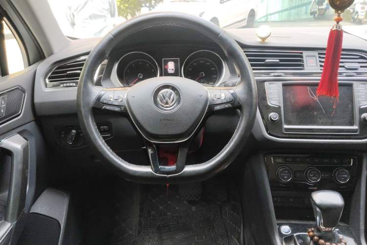 Used Volkswagen Tiguan L 2017 330TSI Automatic Two-Wheel Drive Luxury Edition Steering Wheel