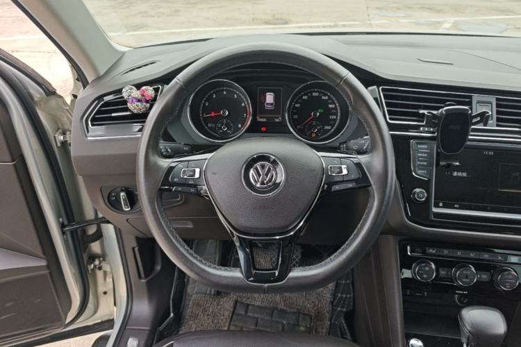 Used Volkswagen Tiguan L 2017 330TSI Automatic Two-Wheel Drive Flagship Edition Steering Wheel