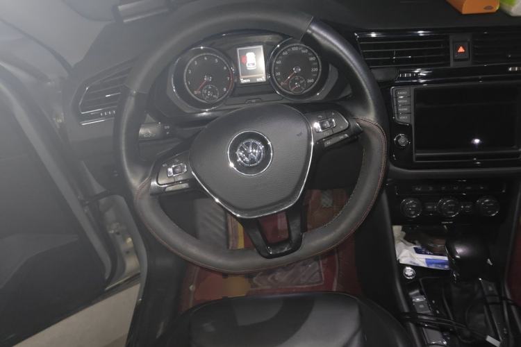 Used Volkswagen Tiguan L 2017 330TSI Automatic Two-Wheel Drive Comfort Edition Steering Wheel