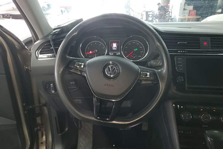 Used Volkswagen Tiguan L 2017 330TSI Automatic Two-Wheel Drive Comfort Edition Steering Wheel