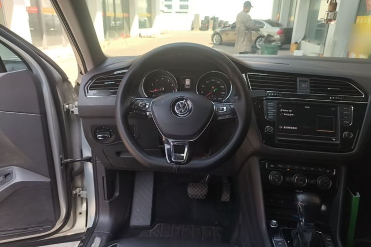 Used Volkswagen Tiguan L 2017 330TSI Automatic Two-Wheel Drive Flagship Edition Steering Wheel