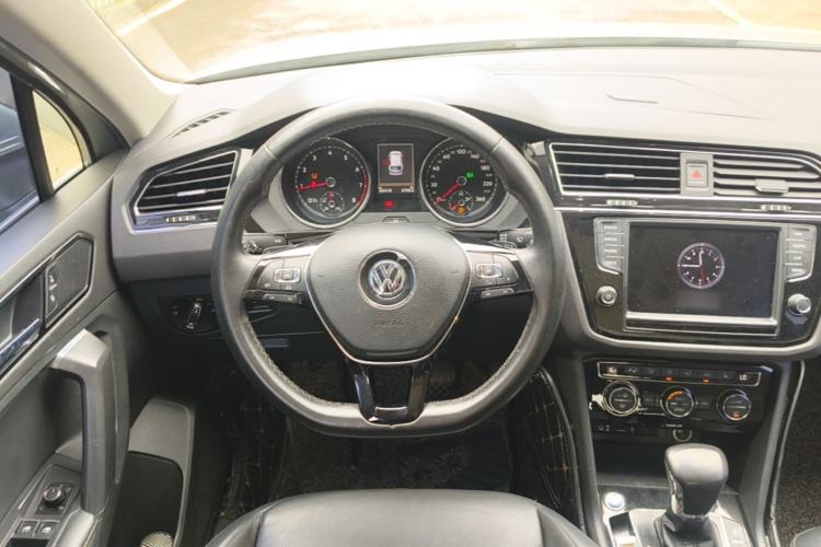 Used Volkswagen Tiguan L 2017 330TSI Automatic Two-Wheel Drive Luxury Edition Steering Wheel