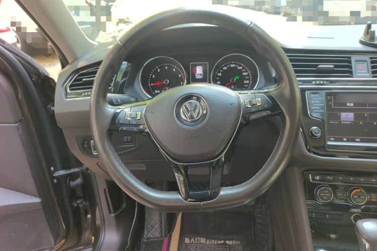Used Volkswagen Tiguan L 2017 330TSI Automatic Two-Wheel Drive Luxury Edition Steering Wheel