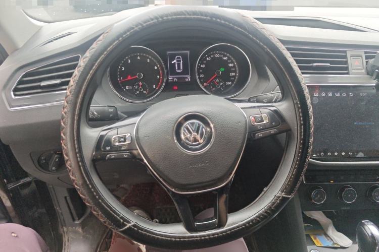 Used Volkswagen Tiguan L 2017 330TSI Automatic Two-Wheel Drive Luxury Edition Steering Wheel