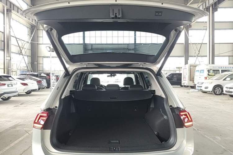 Used Volkswagen Tiguan L 2017 380TSI Automatic All-Wheel-Drive Luxury Edition Trunk