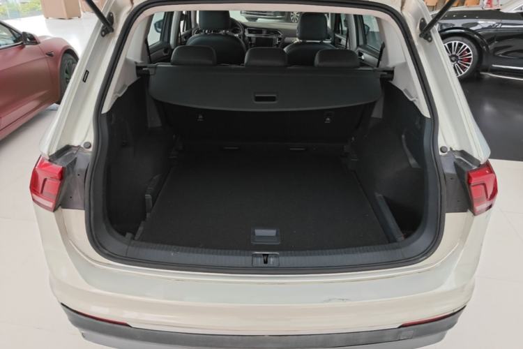 Used Volkswagen Tiguan L 2017 330TSI Automatic Two-Wheel Drive Luxury Edition Trunk