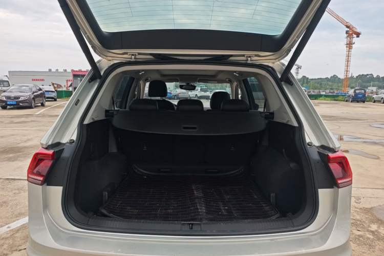 Used Volkswagen Tiguan L 2017 330TSI Automatic Two-Wheel Drive Flagship Edition Trunk