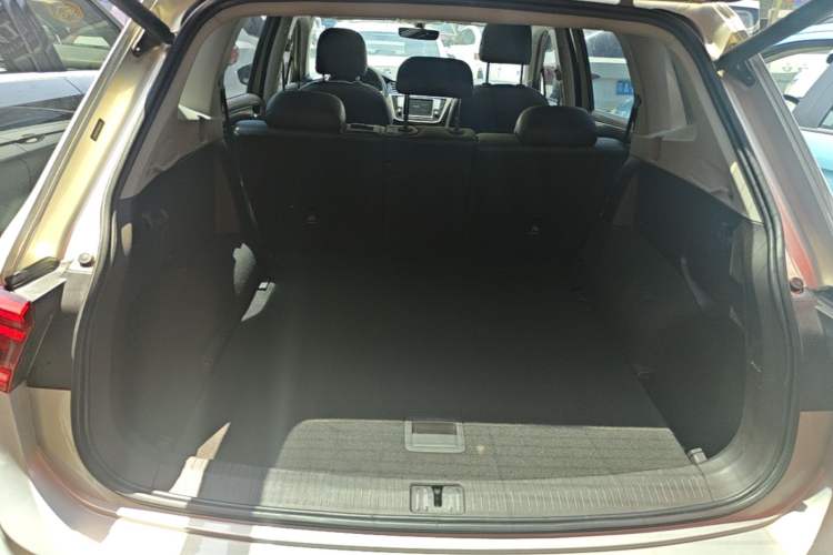 Used Volkswagen Tiguan L 2017 330TSI Automatic Two-Wheel Drive Flagship Edition Trunk