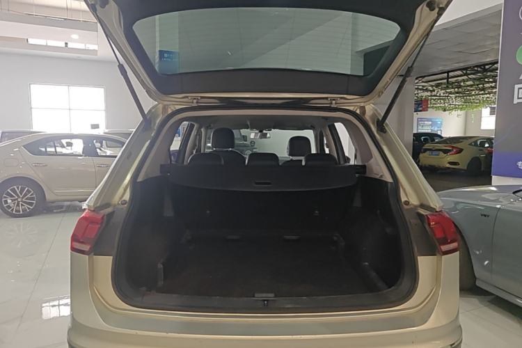 Used Volkswagen Tiguan L 2017 330TSI Automatic Two-Wheel Drive Luxury Edition Trunk