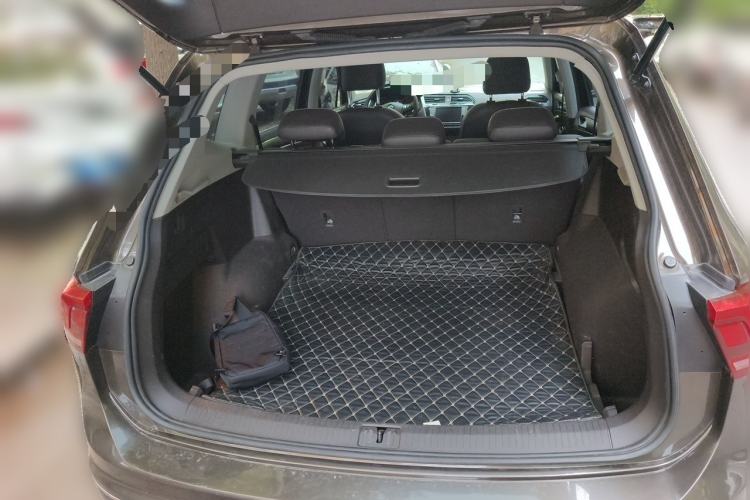 Used Volkswagen Tiguan L 2017 330TSI Automatic Two-Wheel Drive Luxury Edition Trunk