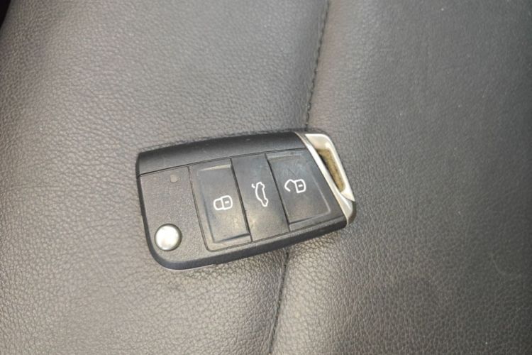Used Volkswagen Tiguan L 2017 330TSI Automatic Two-Wheel Drive Luxury Edition Vehicle Key