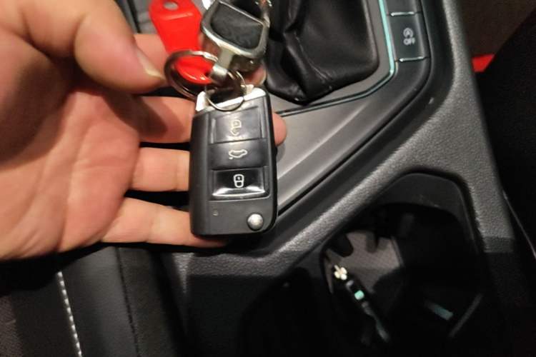 Used Volkswagen Tiguan L 2017 330TSI Automatic Two-Wheel Drive Luxury Edition Vehicle Key