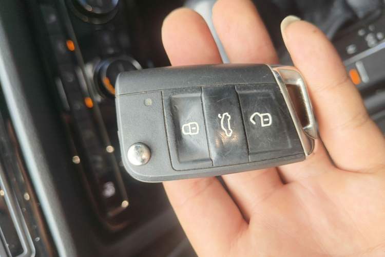 Used Volkswagen Tiguan L 2017 330TSI Automatic Two-Wheel Drive Luxury Edition Vehicle Key