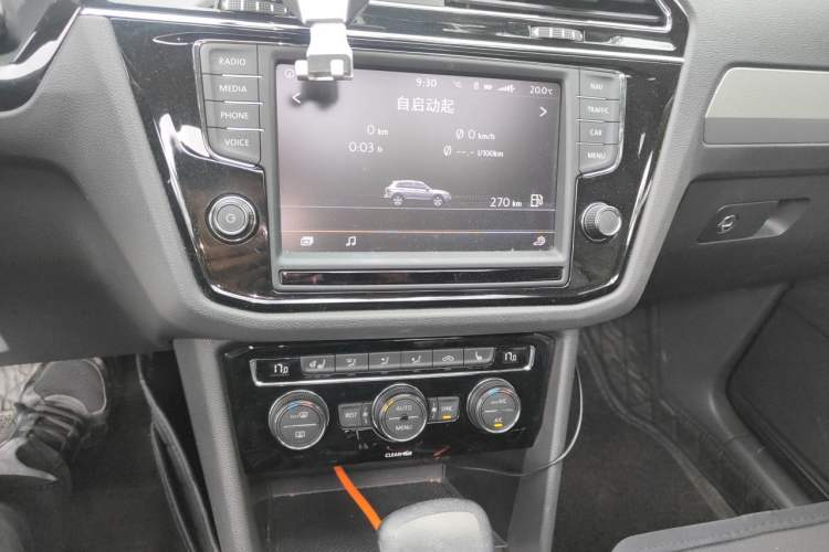 Used Volkswagen Tiguan L 2017 330TSI Automatic Two-Wheel Drive Luxury Edition Audio And AC Panel