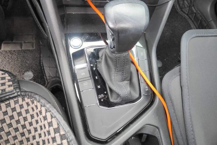 Used Volkswagen Tiguan L 2017 330TSI Automatic Two-Wheel Drive Luxury Edition Gear Lever