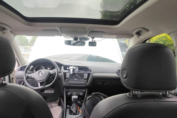 Used Volkswagen Tiguan L 2017 330TSI Automatic Two-Wheel Drive Luxury Edition Headliner