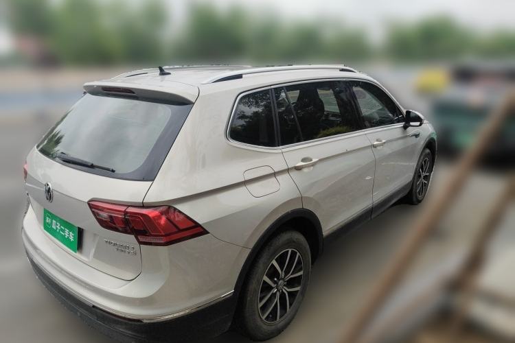 Used Volkswagen Tiguan L 2017 330TSI Automatic Two-Wheel Drive Luxury Edition Rear Right 45 Deg
