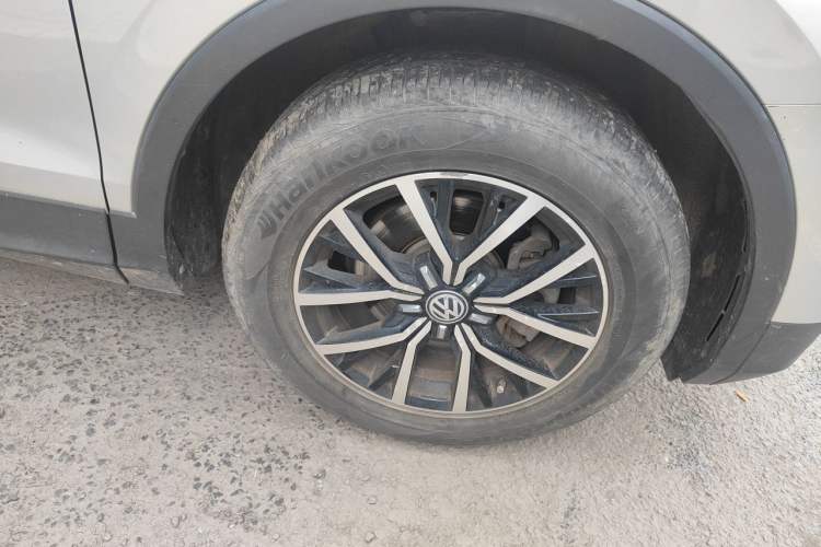 Used Volkswagen Tiguan L 2017 330TSI Automatic Two-Wheel Drive Luxury Edition Right Front Wheel Hub