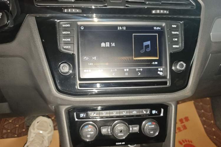 Used Volkswagen Tiguan L 2017 380TSI Automatic All-Wheel-Drive Luxury Edition Audio And AC Panel
