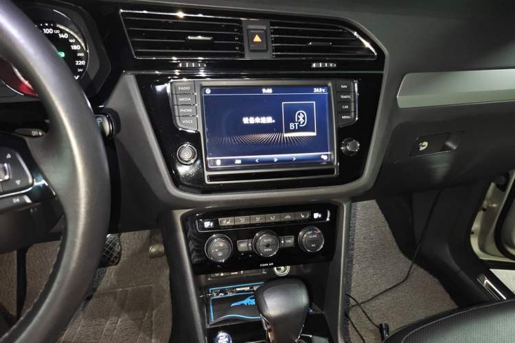 Used Volkswagen Tiguan L 2017 330TSI Automatic Two-Wheel Drive Flagship Edition Audio And AC Panel