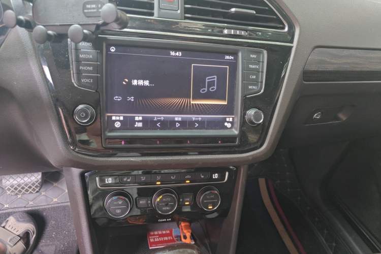 Used Volkswagen Tiguan L 2017 330TSI Automatic Two-Wheel Drive Luxury Edition Audio And AC Panel