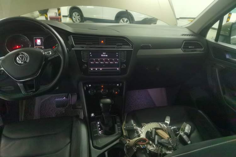 Used Volkswagen Tiguan L 2017 330TSI Automatic Two-Wheel Drive Luxury Edition Audio And AC Panel