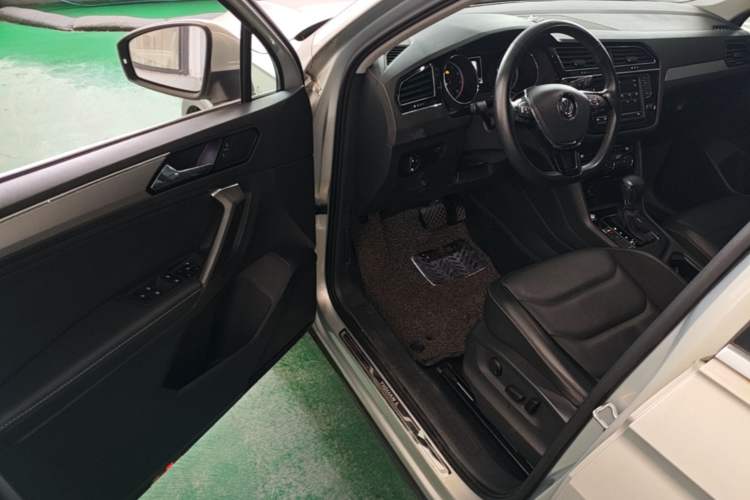 Used Volkswagen Tiguan L 2017 330TSI Automatic Two-Wheel Drive Luxury Edition Driver Seat