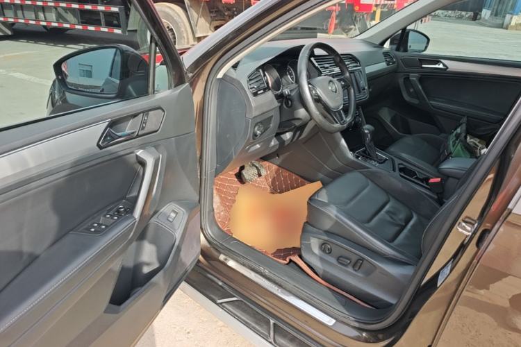 Used Volkswagen Tiguan L 2017 380TSI Automatic All-Wheel-Drive Luxury Edition Driver Seat