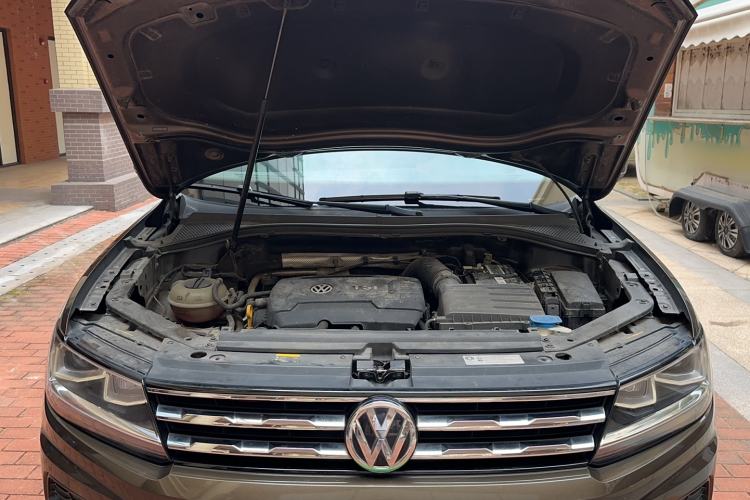Used Volkswagen Tiguan L 2017 330TSI Automatic Two-Wheel Drive Luxury Edition Engine Bay