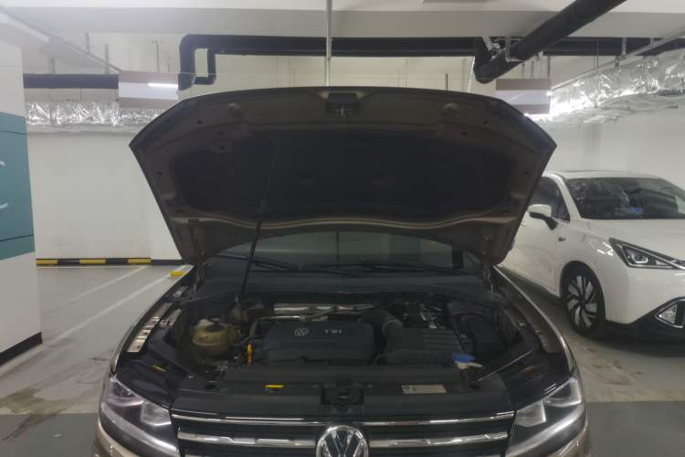 Used Volkswagen Tiguan L 2017 330TSI Automatic Two-Wheel Drive Luxury Edition Engine Bay