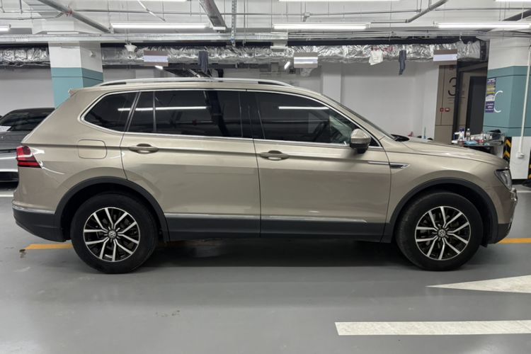 Used Volkswagen Tiguan L 2017 330TSI Automatic Two-Wheel Drive Luxury Edition Exterior 1