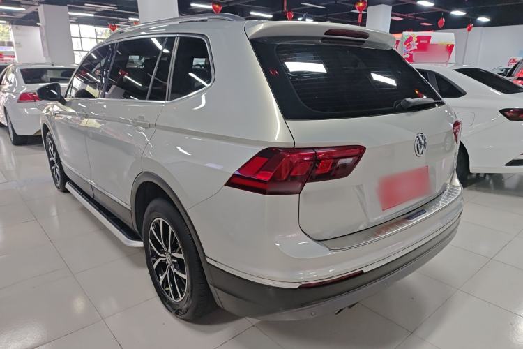 Used Volkswagen Tiguan L 2017 330TSI Automatic Two-Wheel Drive Luxury Edition Exterior 2