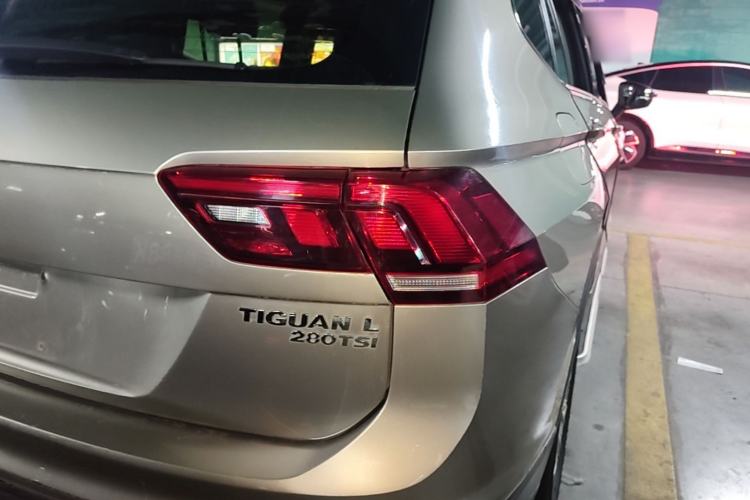 Used Volkswagen Tiguan L 2017 330TSI Automatic Two-Wheel Drive Luxury Edition Exterior 3