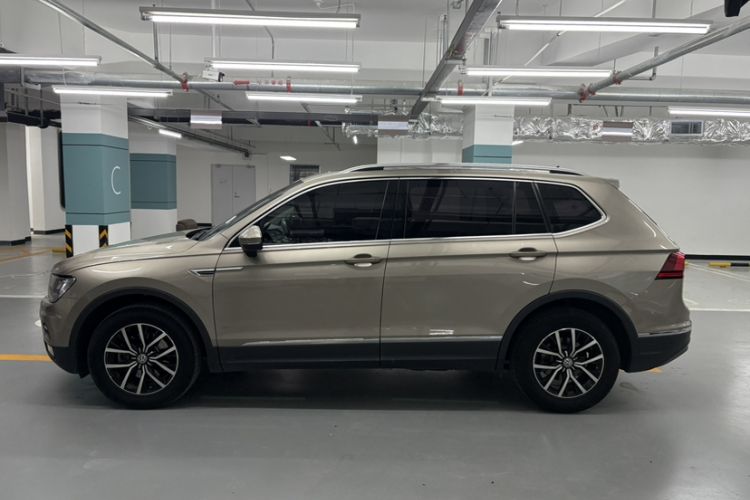 Used Volkswagen Tiguan L 2017 330TSI Automatic Two-Wheel Drive Luxury Edition Exterior 3