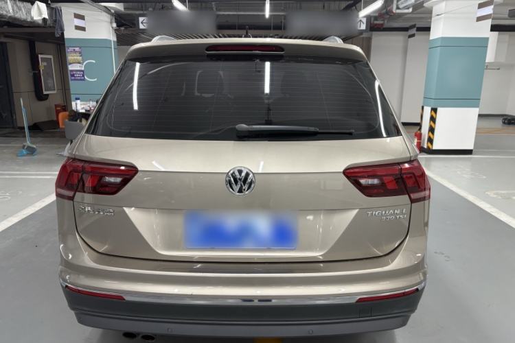 Used Volkswagen Tiguan L 2017 330TSI Automatic Two-Wheel Drive Luxury Edition Exterior 4