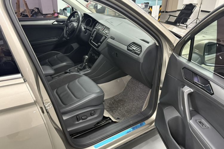 Used Volkswagen Tiguan L 2017 330TSI Automatic Two-Wheel Drive Luxury Edition Exterior 9