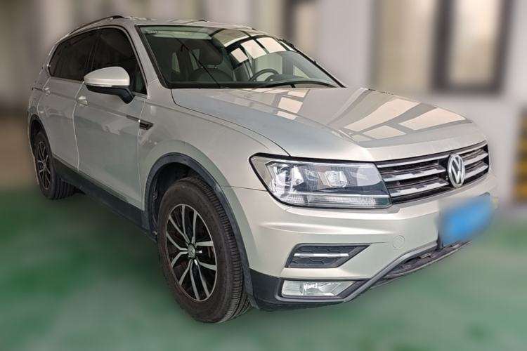 Used Volkswagen Tiguan L 2017 330TSI Automatic Two-Wheel Drive Luxury Edition Front Right 45 Deg