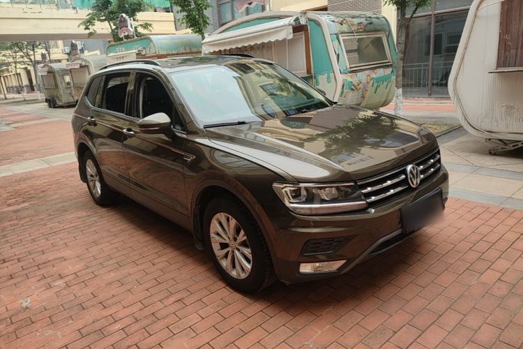 Used Volkswagen Tiguan L 2017 330TSI Automatic Two-Wheel Drive Luxury Edition Front Right 45 Deg