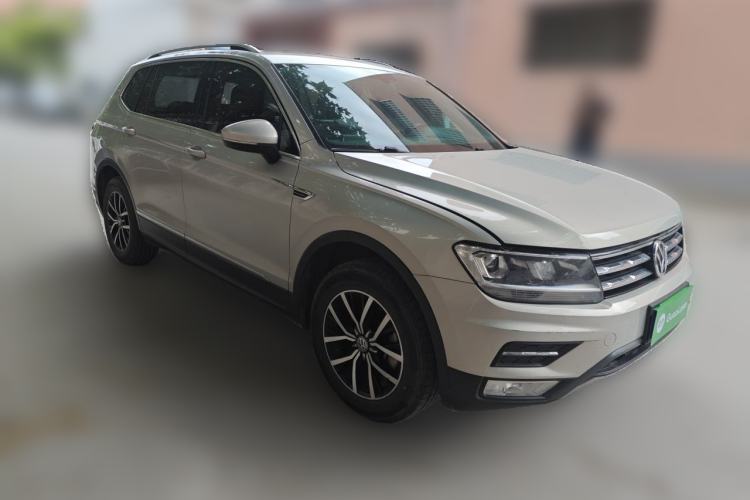 Used Volkswagen Tiguan L 2017 330TSI Automatic Two-Wheel Drive Luxury Edition Front Right 45 Deg