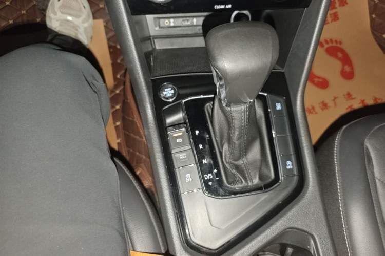Used Volkswagen Tiguan L 2017 380TSI Automatic All-Wheel-Drive Luxury Edition Gear Lever