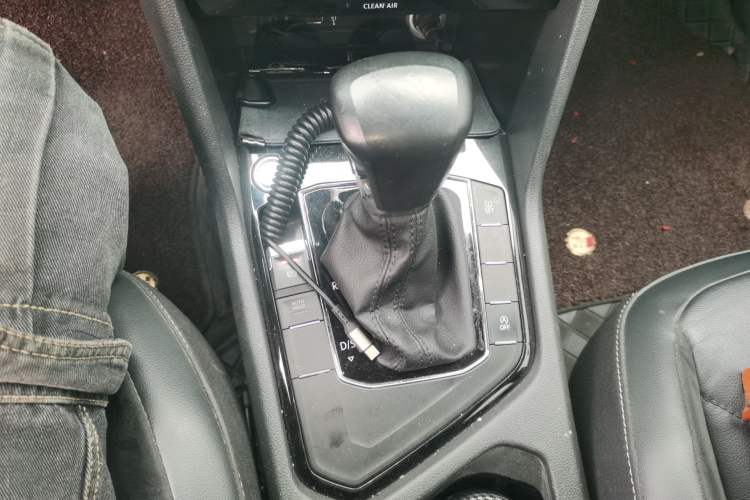 Used Volkswagen Tiguan L 2017 330TSI Automatic Two-Wheel Drive Luxury Edition Gear Lever