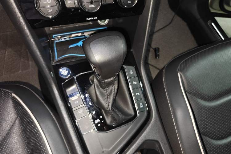Used Volkswagen Tiguan L 2017 330TSI Automatic Two-Wheel Drive Flagship Edition Gear Lever