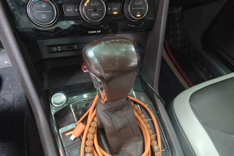 Used Volkswagen Tiguan L 2017 330TSI Automatic Two-Wheel Drive Luxury Edition Gear Lever