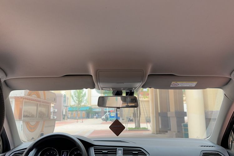 Used Volkswagen Tiguan L 2017 330TSI Automatic Two-Wheel Drive Luxury Edition Headliner