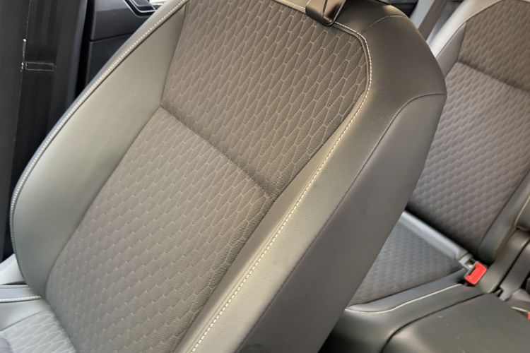 Used Volkswagen Tiguan L 2017 330TSI Automatic Two-Wheel Drive Luxury Edition Interior 4