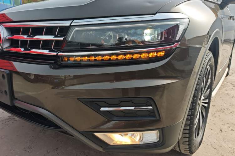 Used Volkswagen Tiguan L 2017 380TSI Automatic All-Wheel-Drive Luxury Edition Left Front Headlight