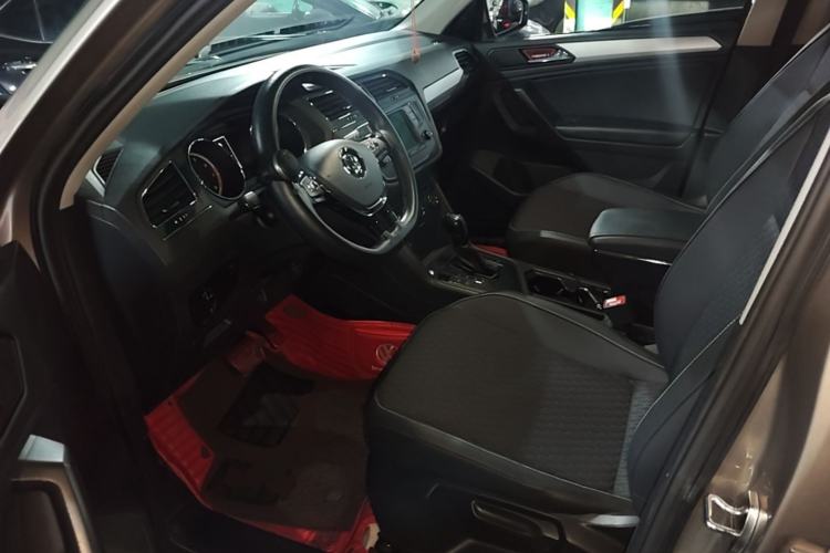 Used Volkswagen Tiguan L 2017 330TSI Automatic Two-Wheel Drive Luxury Edition Left Front Seat