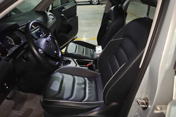 Used Volkswagen Tiguan L 2017 330TSI Automatic Two-Wheel Drive Flagship Edition Left Front Seat