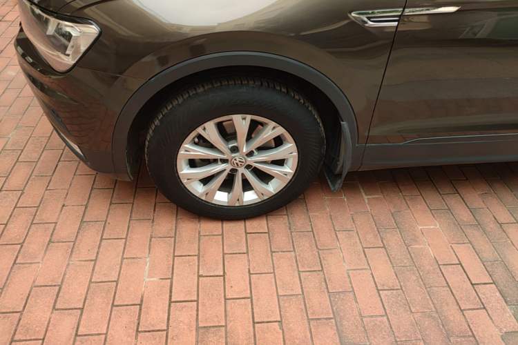 Used Volkswagen Tiguan L 2017 330TSI Automatic Two-Wheel Drive Luxury Edition Left Front Wheel Hub