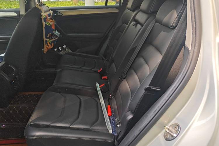 Used Volkswagen Tiguan L 2017 330TSI Automatic Two-Wheel Drive Luxury Edition Left Rear Seat